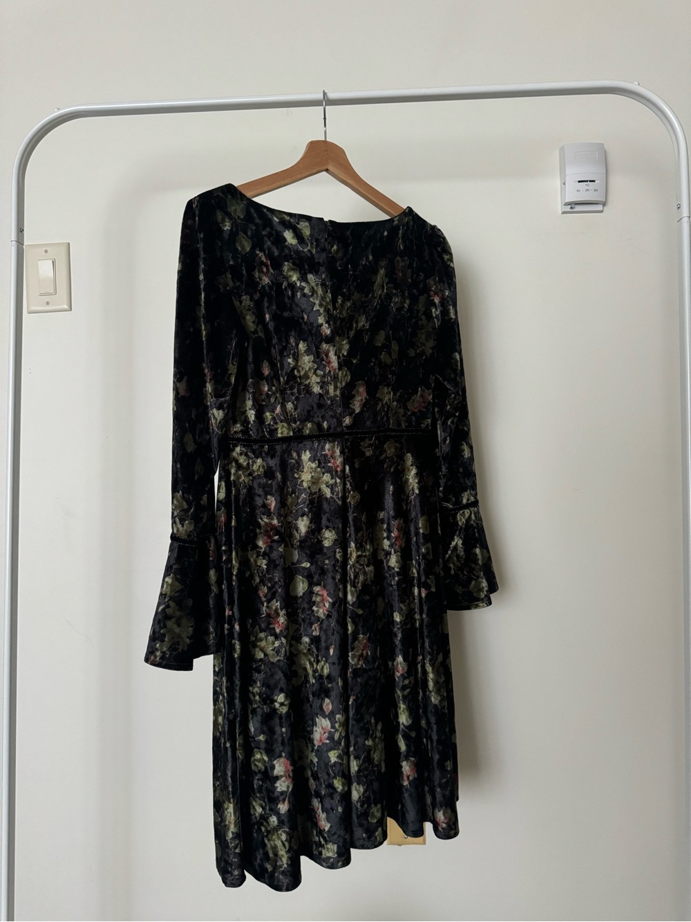 Black Floral Velvet Long-Sleeve Dress